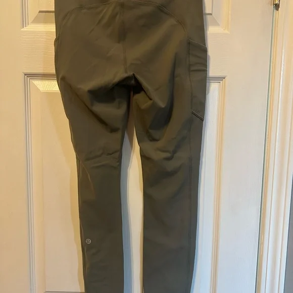 Lululemon leggings with side pockets and back Only worn